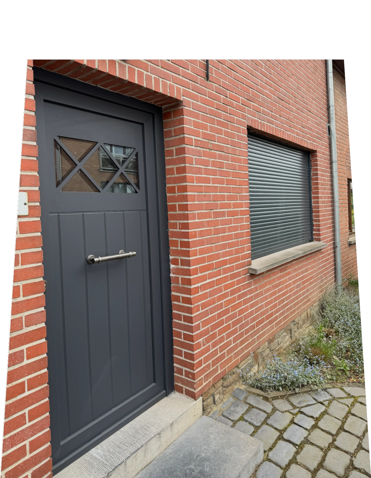 Bloc-fenêtre avec volet roulant monobloc intégré